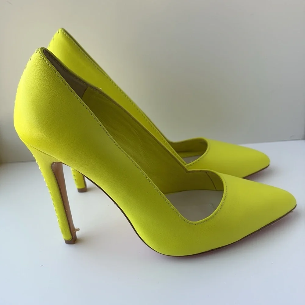 Alice + Olivia Dina Heel In Lime Punch - Picture 9 of 10